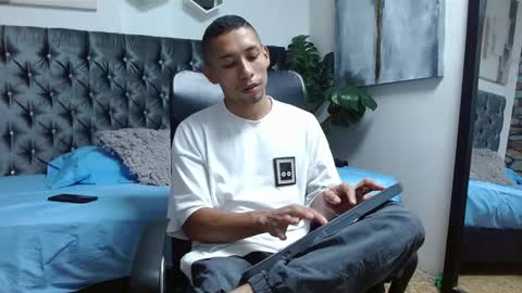 Snapshot of richar_voller chatting on February 26, 10:47 am richar_voller online show from February 26, 10:47 am