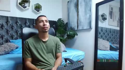 Snapshot of richar_voller chatting on March 3, 11:11 am richar_voller online show from March 3, 11:11 am