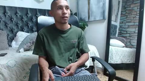 Snapshot of richar_voller chatting on March 5, 4:13 pm richar_voller online show from March 5, 4:13 pm