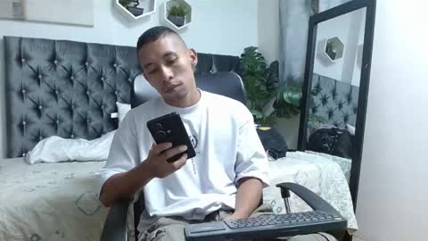 Snapshot of richar_voller chatting on March 6, 11:14 am richar_voller online show from March 6, 11:14 am