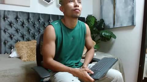 Snapshot of richar_voller chatting on September 19, 11:11 am richar_voller online show from September 19, 11:11 am