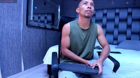 Snapshot of richar_voller chatting on October 22, 11:21 am richar_voller online show from October 22, 11:21 am
