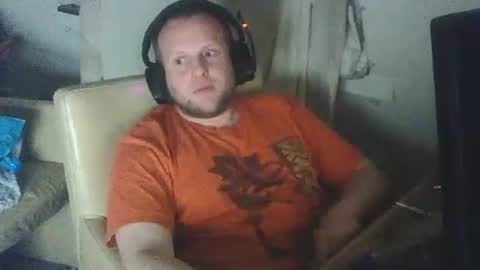 richardd110011 online show from June 8, 9:37 pm