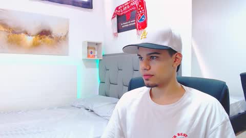 Snapshot of rickii_hot chatting on February 27, 6:52 pm Ricki online show from February 27, 6:52 pm