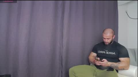 Snapshot of rickymiami1 chatting on November 6, 7:04 pm rickymiami1 online show from November 6, 7:04 pm