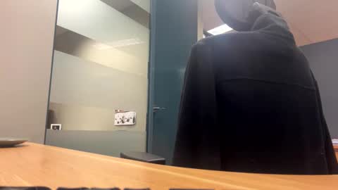 Ricoh7373 exhibitionist cum aussie thickcock online show from April 7, 11:54 am