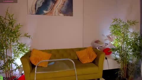 Snapshot of riddle_layla chatting on February 24, 9:18 am Layla online show from February 24, 9:18 am