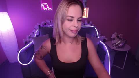 Snapshot of rikaraily chatting on January 3, 5:28 am Rika online show from January 3, 5:28 am