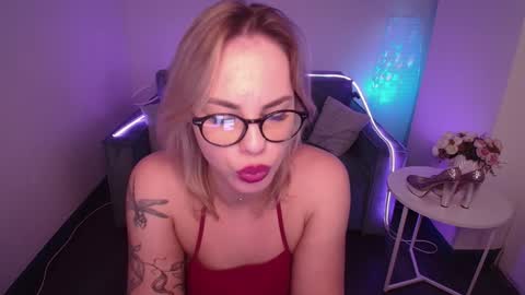 Snapshot of rikaraily chatting on February 2, 9:30 am Rika online show from February 2, 9:30 am