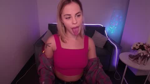 Snapshot of rikaraily chatting on February 7, 8:01 am Rika online show from February 7, 8:01 am