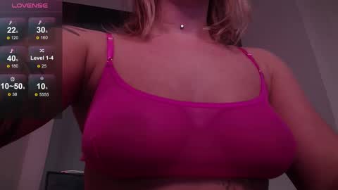 Snapshot of rikaraily chatting on March 8, 9:50 am Rika online show from March 8, 9:50 am