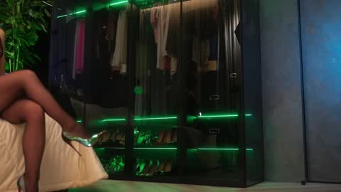    if you wanna buy smth stockingsph etc  custom videos or pics  online show from December 6, 10:27 am