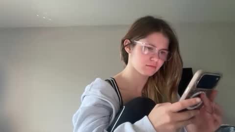 Snapshot of riley_ray69 chatting on April 29, 3:27 pm riley_ray69 online show from April 29, 3:27 pm