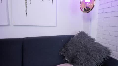 Snapshot of riley_reid_19 chatting on December 18, 6:43 am kamila online show from December 18, 6:43 am