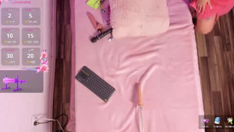 Snapshot of riley_reid_19 chatting on December 22, 9:33 am kamila online show from December 22, 9:33 am