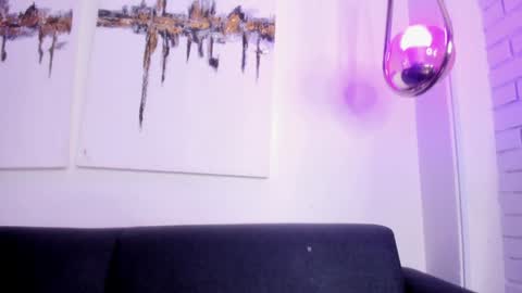 Snapshot of riley_reid_19 chatting on December 23, 2:28 pm kamila online show from December 23, 2:28 pm