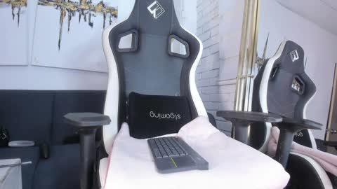 Snapshot of riley_reid_19 chatting on December 24, 7:06 am kamila online show from December 24, 7:06 am