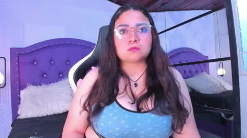 Snapshot of riley_reid_19 chatting on February 9, 11:25 am kamila online show from February 9, 11:25 am