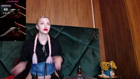 rileylannax online show from April 3, 2:42 am