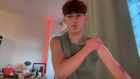 Snapshot of rileythetwink chatting on July 14, 12:35 am tylerthetwink online show from July 14, 12:35 am
