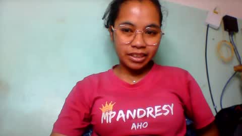 Snapshot of rinah856024 chatting on July 23, 3:32 pm rinah856024 online show from July 23, 3:32 pm