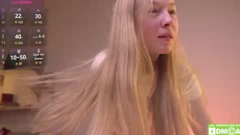 Snapshot of rinavi chatting on June 18, 5:51 am My friends call me Vivi or Rina online show from June 18, 5:51 am