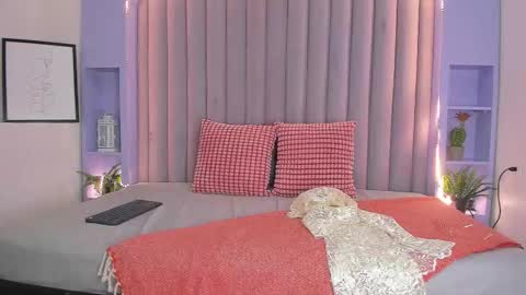 RIRI  online show from October 14, 7:58 pm