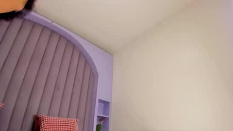 RIRI  online show from October 15, 8:20 pm