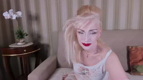 rita_farell online show from July 11, 9:38 pm