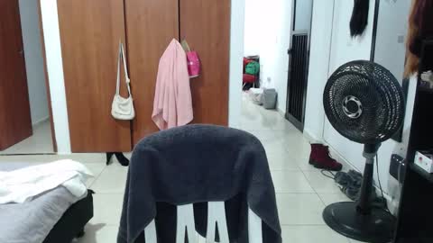 PeachSalinger online show from September 15, 2:44 am