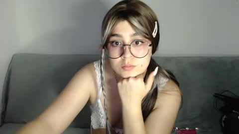 PeachSalinger online show from September 27, 8:08 am