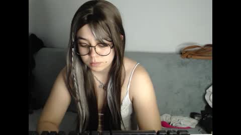 PeachSalinger online show from September 28, 3:45 am