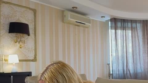 Akemi online show from March 21, 10:09 am