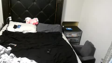 Snapshot of riversaint chatting on September 15, 11:54 am River Saint online show from September 15, 11:54 am