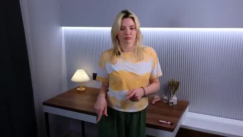 Sarah. online show from March 23, 5:06 pm