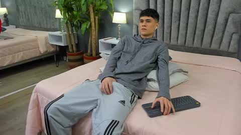 Roan Birkin online show from February 11, 7:38 pm