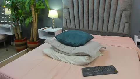 Roan Birkin online show from February 13, 7:31 pm