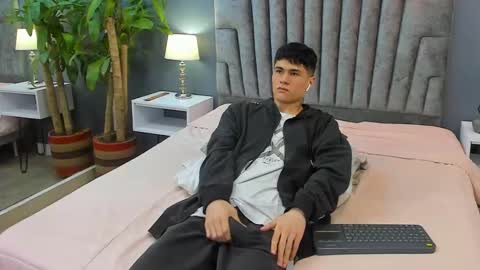 Roan Birkin online show from February 13, 10:33 pm