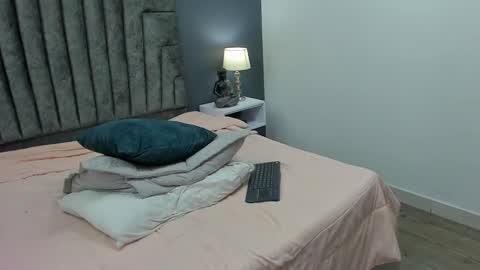 Roan Birkin online show from February 14, 11:42 pm