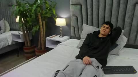 Roan Birkin online show from February 17, 7:31 pm