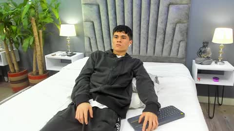 Roan Birkin online show from February 19, 11:14 pm