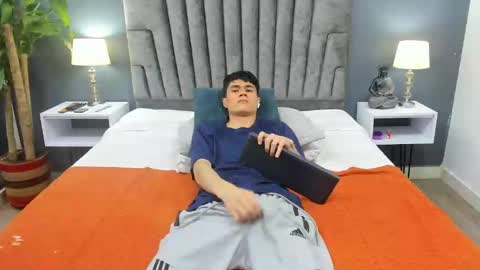 Roan Birkin online show from February 20, 11:43 pm