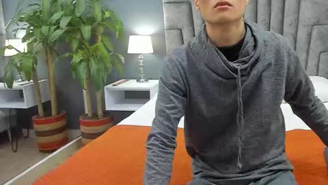 Roan Birkin online show from February 23, 7:28 pm