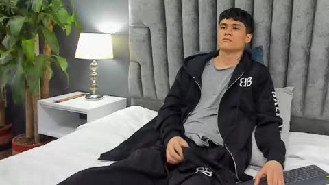 Roan Birkin online show from February 27, 2:10 am