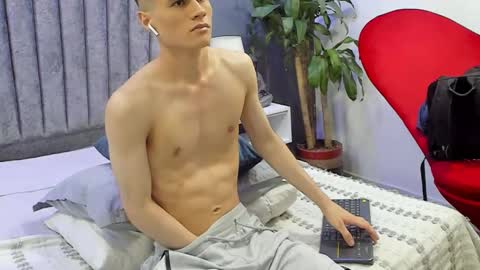 Roan Birkin online show from March 6, 10:36 pm