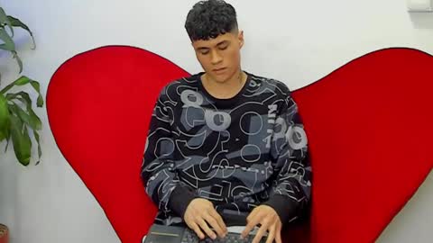 Roan Birkin online show from March 9, 10:30 pm