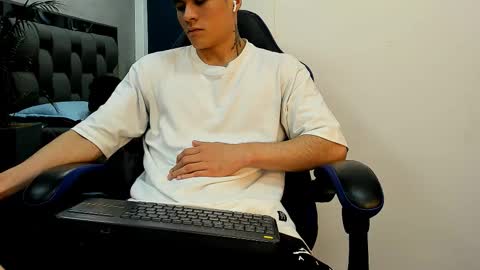 Roan Birkin online show from October 30, 7:25 pm