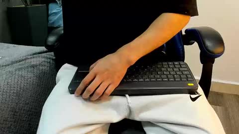 Roan Birkin online show from November 3, 7:04 pm