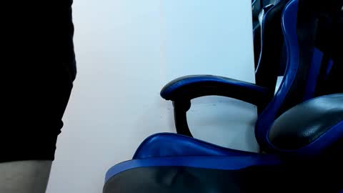 Roan Birkin online show from December 13, 7:53 pm