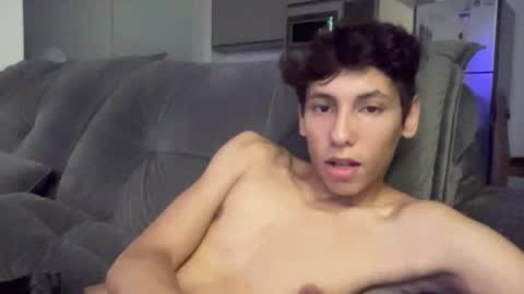 roandry909974 online show from December 2, 1:58 am